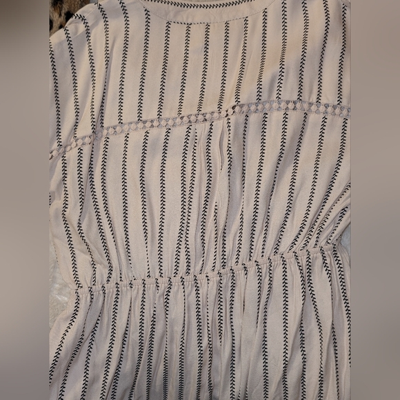 Sweet Wanderer Cream and Black Chevron Stripe.Matetnity Dress/Top - Picture 4 of 4